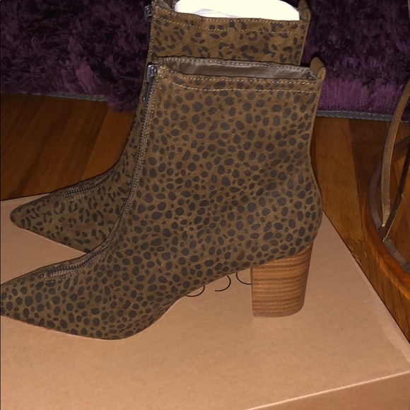 Matisse Coconuts  Clarissa leopard zipper booties - Picture 4 of 6